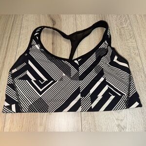 Victoria’s Secret sport Black and White Geometric Sports Bra